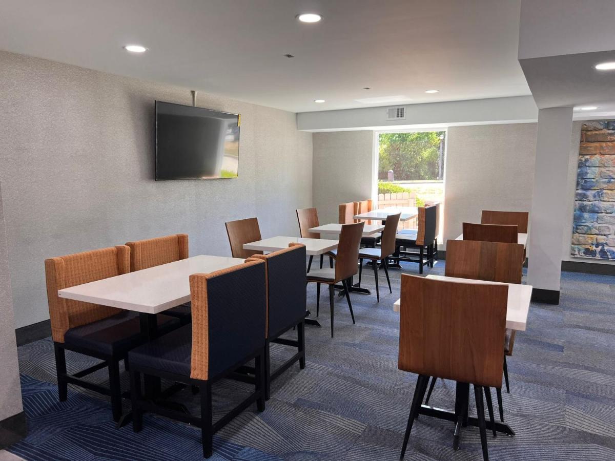 La Quinta Inn Lexington-Horse Park Esterno foto